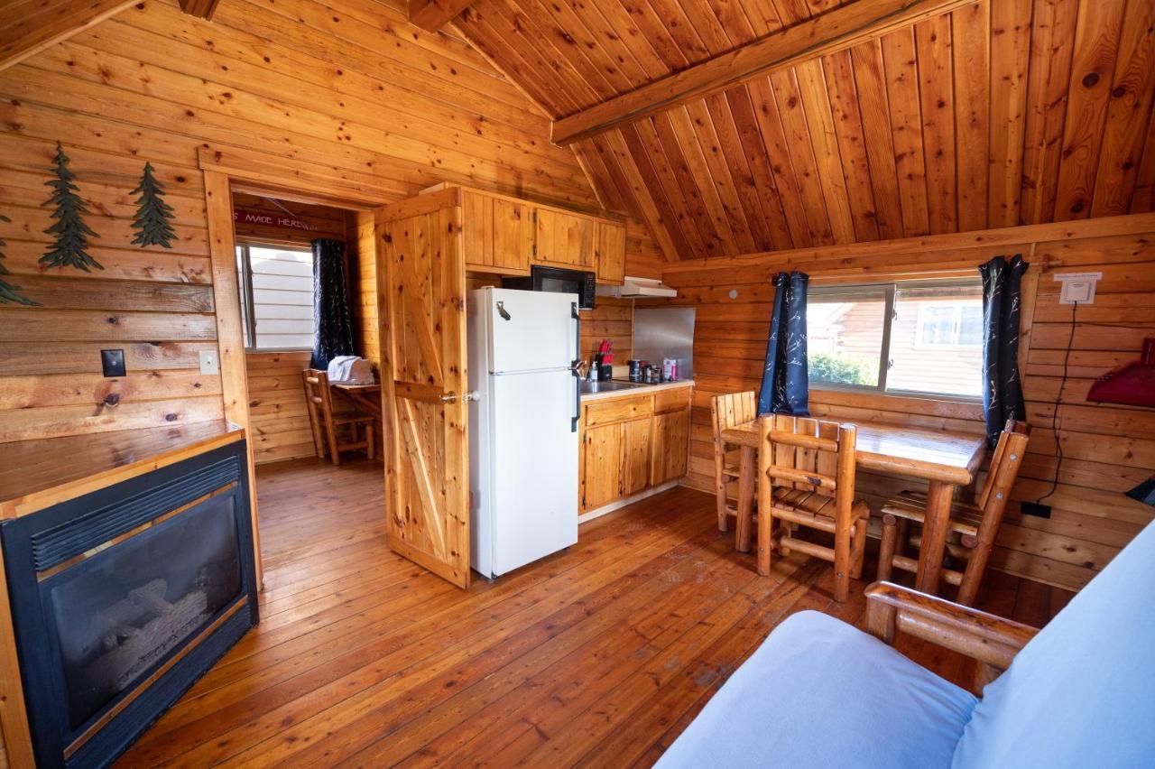 Redwood Coast Cabins And Rv Resort Eureka Exterior photo